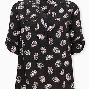 Torrid top Size 6 - sugar skulls - size 6X- NWT